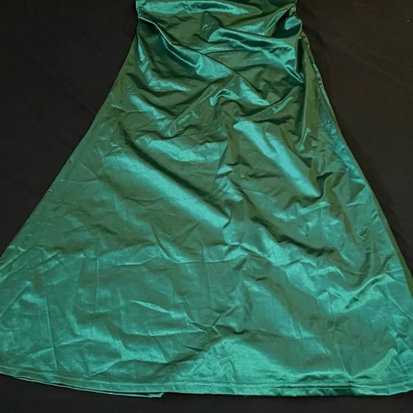 🖤New Aigeman Satin Drape Neck Backless Mermaid Dress🖤 - Picture 6 of 9